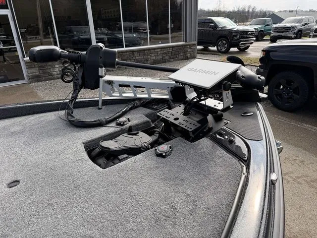 Slide: The Image of Phoenix Bass Boat 921 Elite II 2025 - 11