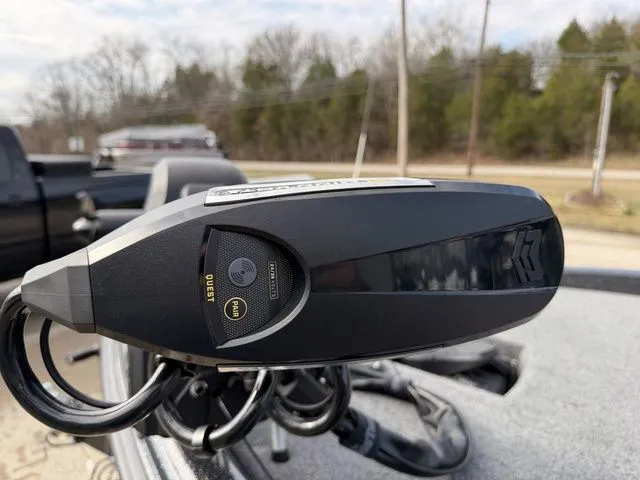 Slide: The Image of Phoenix Bass Boat 921 Elite II 2025 - 12