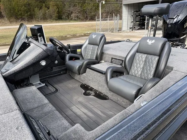 Slide: The Image of Phoenix Bass Boat 921 Elite II 2025 - 15