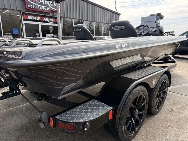 Slide: The Image of Phoenix Bass Boat 921 Elite II 2025 - 4