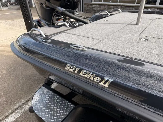Slide: The Image of Phoenix Bass Boat 921 Elite II 2025 - 5