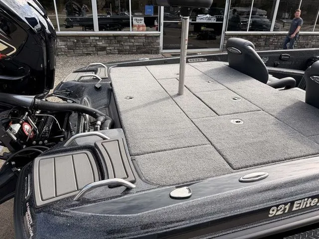 Slide: The Image of Phoenix Bass Boat 921 Elite II 2025 - 6