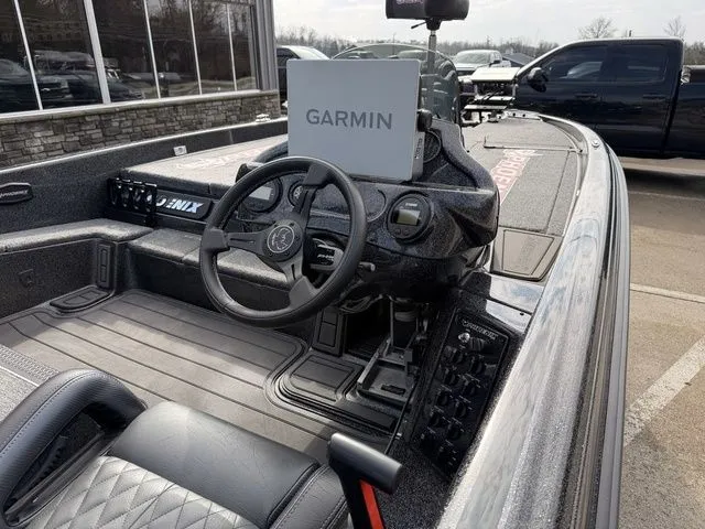 Slide: The Image of Phoenix Bass Boat 921 Elite II 2025 - 7