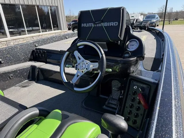 Slide: The Image of Phoenix Bass Boat 20phx 2019 - 6