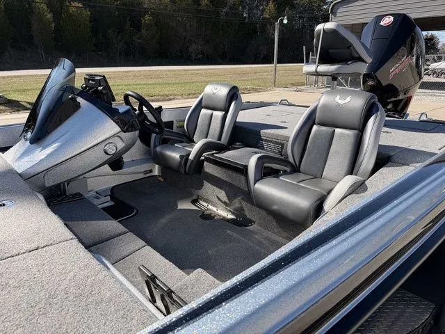 Slide: The Image of Phoenix Bass Boat 19PHX 2024 - 14