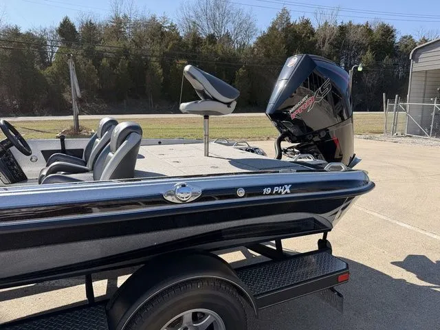 Slide: The Image of Phoenix Bass Boat 19PHX 2024 - 15