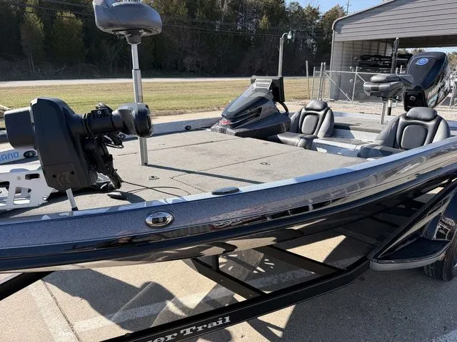 Slide: The Image of Ranger Z519 2016 - 14