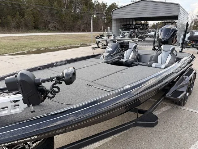 Slide: The Image of Skeeter FXR21 2021 - 12