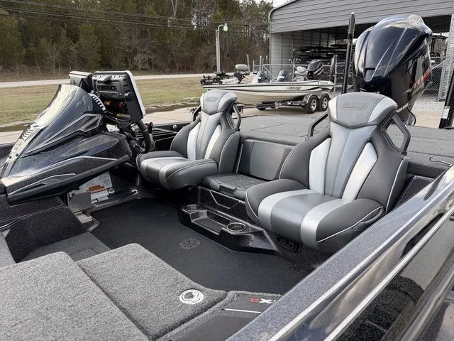 Slide: The Image of Skeeter FXR21 2021 - 13