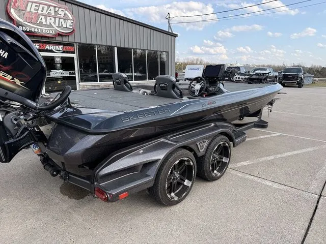 Slide: The Image of Skeeter FXR21 2021 - 3