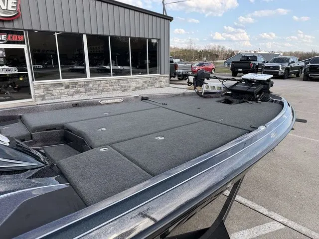 Slide: The Image of Skeeter FXR21 2021 - 7