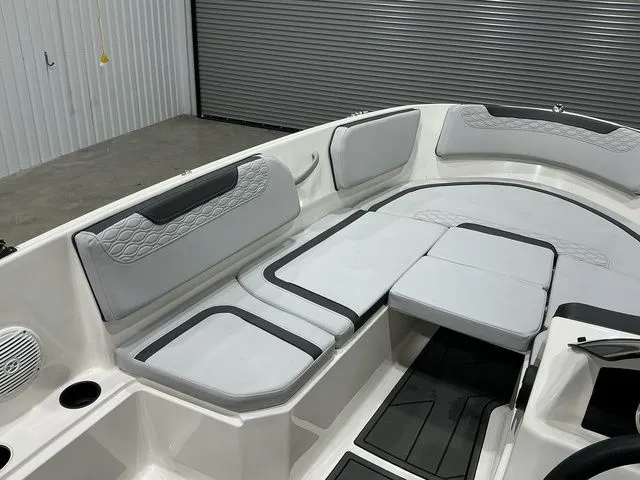 Slide: The Image of Bayliner Element M15 2023 - 10