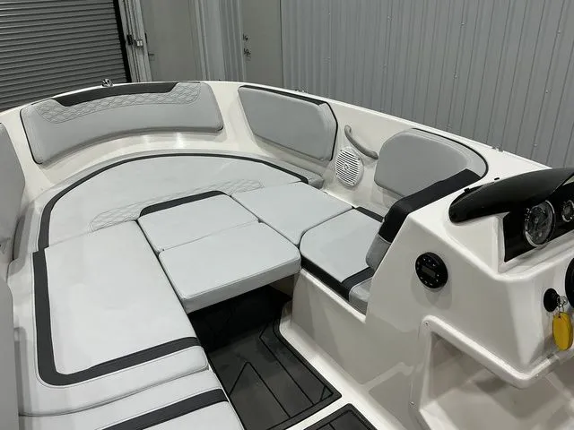 Slide: The Image of Bayliner Element M15 2023 - 11