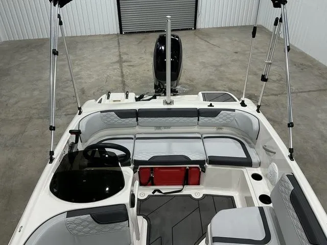 Slide: The Image of Bayliner Element M15 2023 - 12