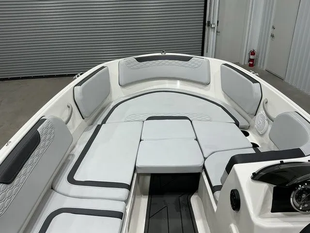 Slide: The Image of Bayliner Element M15 2023 - 4