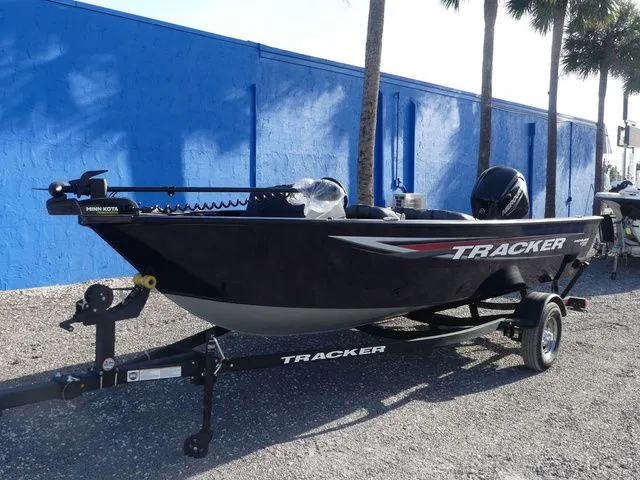 The Image of Tracker Pro Guide V-16 SC 2026 - undefined