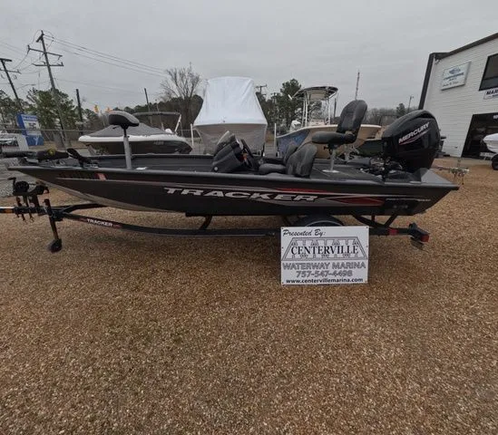 The Image of Tracker Pro Team 175 TF 2022 - undefined