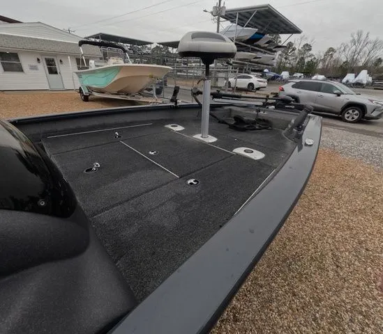 Slide: The Image of Tracker Pro Team 175 TF 2022 - 10