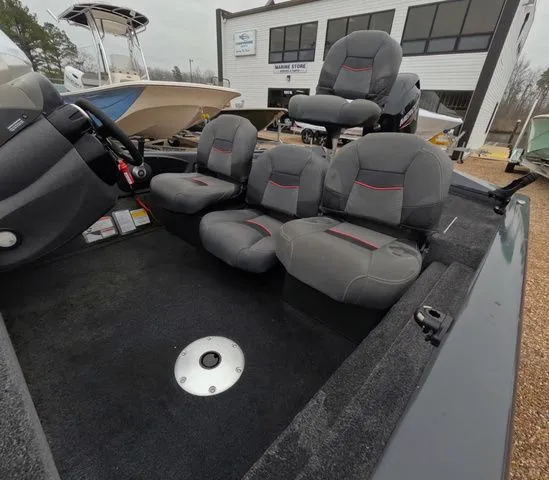 Slide: The Image of Tracker Pro Team 175 TF 2022 - 6