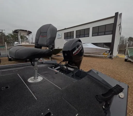 Slide: The Image of Tracker Pro Team 175 TF 2022 - 7