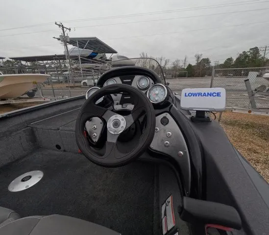 Slide: The Image of Tracker Pro Team 175 TF 2022 - 8