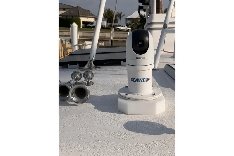 Slide: The Image of Nordhavn 40 yacht deck with Seaview camera and horns, 2001 model. - 27
