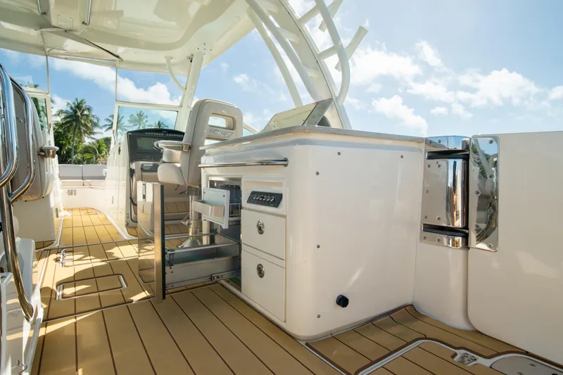 Slide: The Image of 2018 Boston Whaler 320 Vantage interior with sleek design and modern amenities. - 27