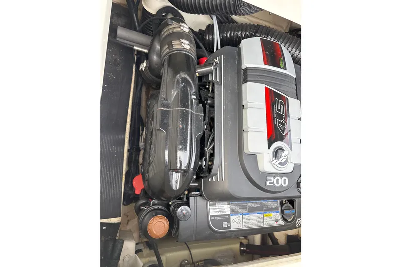 Slide: The Image of 2023 Sea Ray SPX 210 engine, featuring a powerful 4.5L 200 horsepower motor. - 27