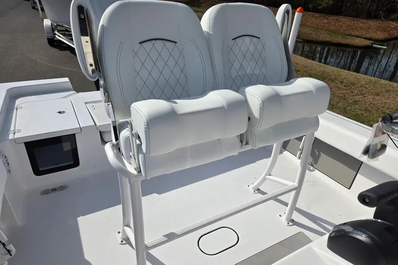 Slide: The Image of 2026 Sportsman Masters 247OE Bay Boat with dual white cushioned seats. - 14