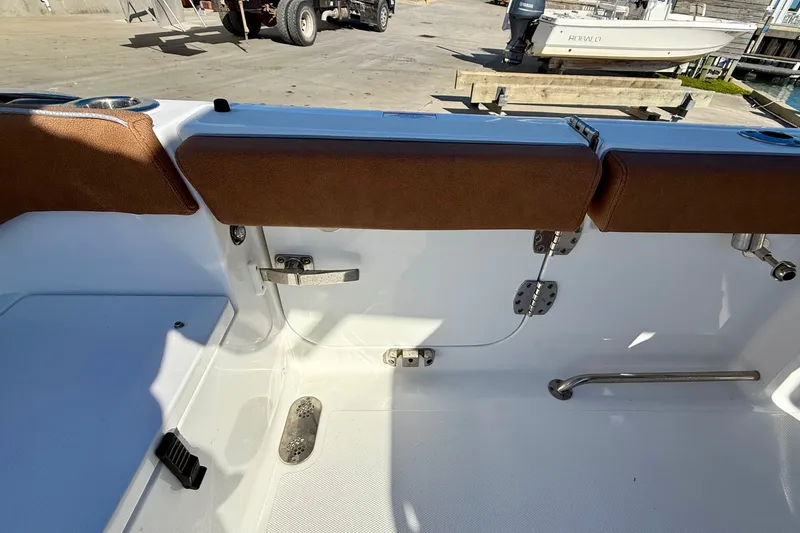 Slide: The Image of Sea Hunt 265 ultra 2025 - 17