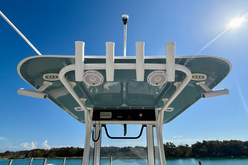 Slide: The Image of Sea Hunt Ultra 265 SE 2025 - 12