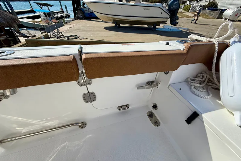 Slide: The Image of Sea Hunt Ultra 265 SE 2025 - 16