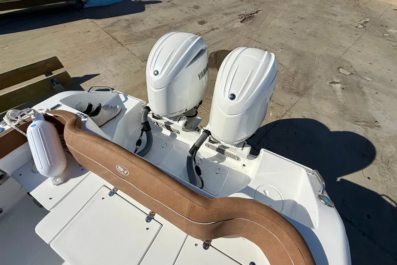 Slide: The Image of Sea Hunt Ultra 265 SE 2025 - 18