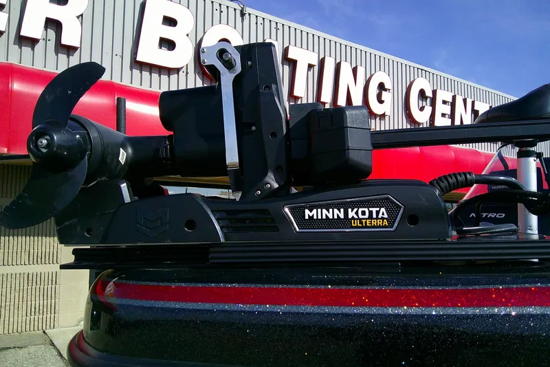 Slide: The Image of Minn Kota Ulterra motor on 2018 Nitro ZV18 boat at boating center. - 8