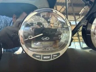 Slide: The Image of Tachometer of a 2005 Sea Ray 340 Sundancer boat. - 10