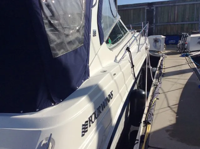 Slide: The Image of Four Winns 328 Vista 2006 - 8