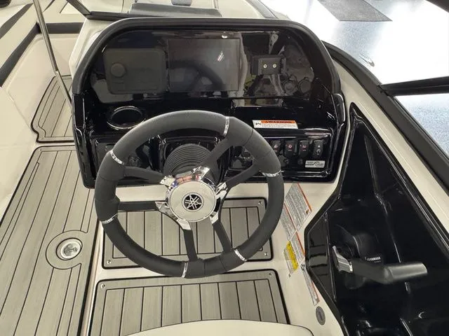 Slide: The Image of Yamaha 195 S - JUST ARRIVED!!! 2026 - 10