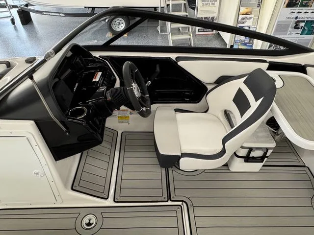 Slide: The Image of Yamaha 195 S - JUST ARRIVED!!! 2026 - 9