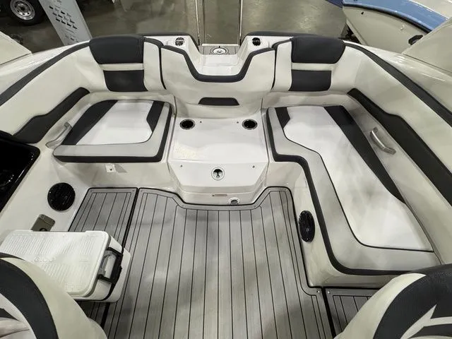 Slide: The Image of Yamaha 195 S - JUST ARRIVED!!! 2026 - 10