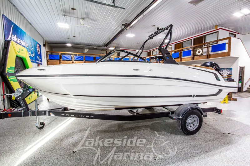 The Image of Bayliner VR5 Bowrider OB 2022 - undefined