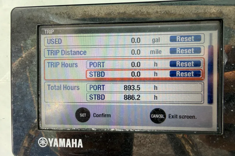 Slide: The Image of Display screen of a 2018 Sea Hunt Gamefish 27 showing trip and total engine hours. - 16