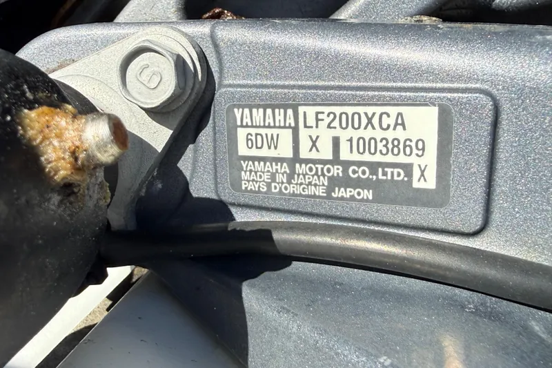Slide: The Image of Yamaha LF200XCA engine label on 2018 Sea Hunt Gamefish 27 boat. - 18