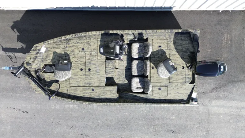 Slide: The Image of Lowe STINGER 175 W/ 90HP 2026 - 10