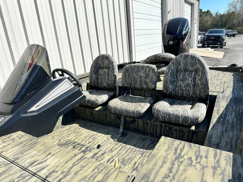 Slide: The Image of Lowe STINGER 175 W/ 90HP 2026 - 3