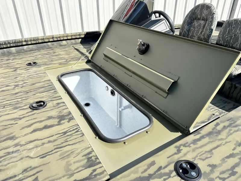 Slide: The Image of Lowe STINGER 175 W/ 90HP 2026 - 7