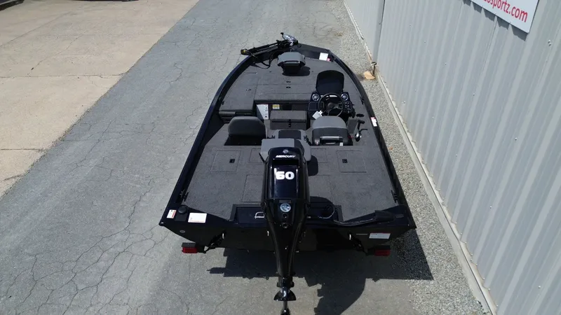 Slide: The Image of Lowe STINGER 175 W/ 60HP 2026 - 5