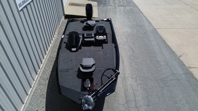 Slide: The Image of Lowe STINGER 175 W/ 60HP 2026 - 7