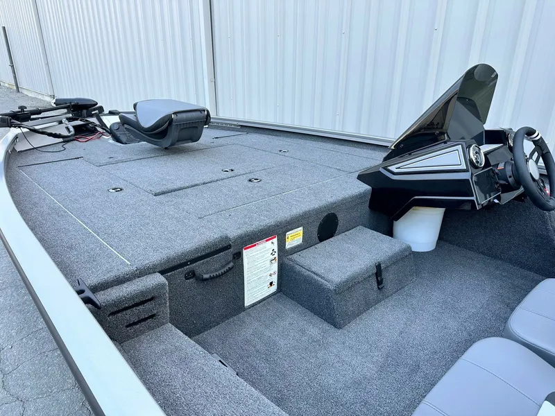 Slide: The Image of Lowe STINGER ST195C 2026 - 5