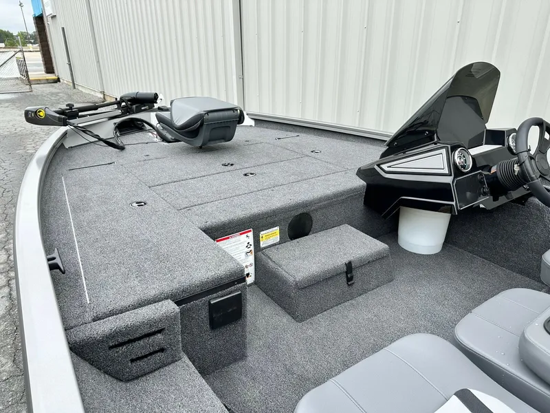 Slide: The Image of Lowe STINGER 175 W/ 90HP 2026 - 4