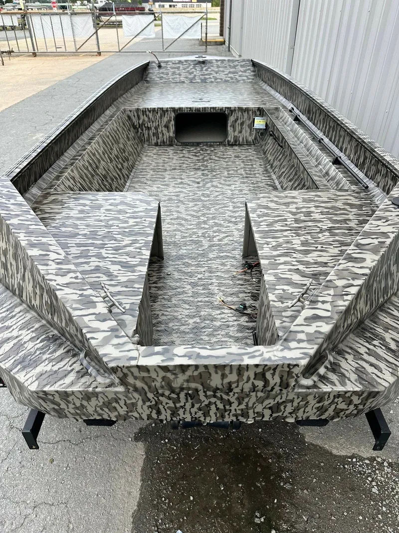 Slide: The Image of Edge Boats 756 DIAMONDBACK 2026 - 4